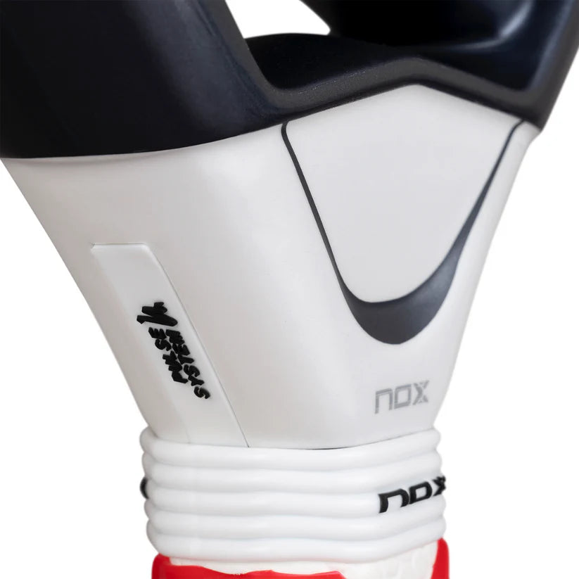 Pala de Padel Nox AT10 Genius 12K Alum XTREM Lite 2026 + Overgrip + Protector
