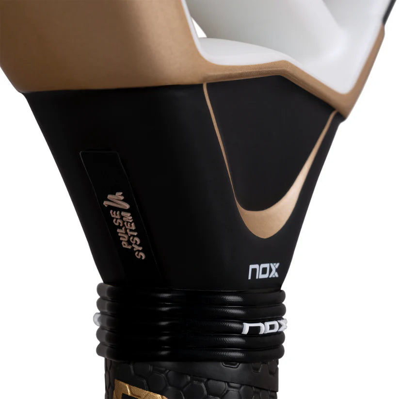 Pala de Padel Nox AT10 Genius 18K Alum 2026 + Overgrip + Protector