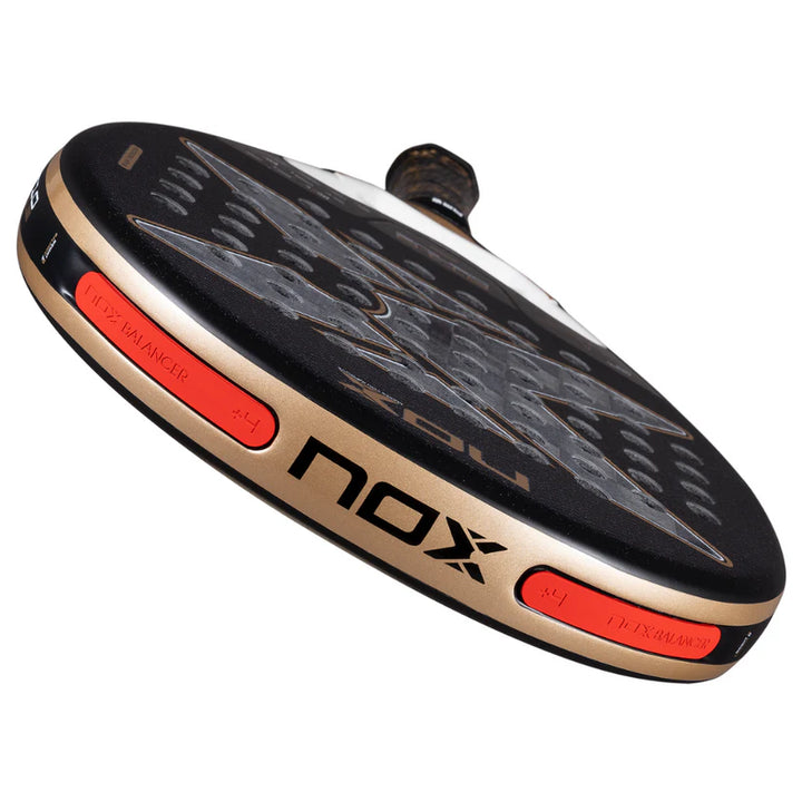 Pala de Padel Nox AT10 Genius 18K Alum 2026 + Overgrip + Protector