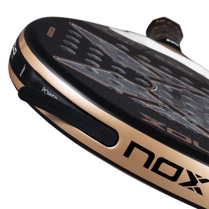 Pala de Padel Nox AT10 Genius 18K Alum 2026 + Overgrip + Protector