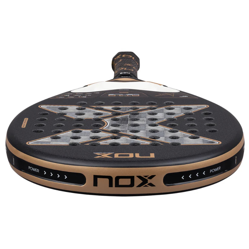 Pala de Padel Nox AT10 Genius 18K Alum 2026 + Overgrip + Protector