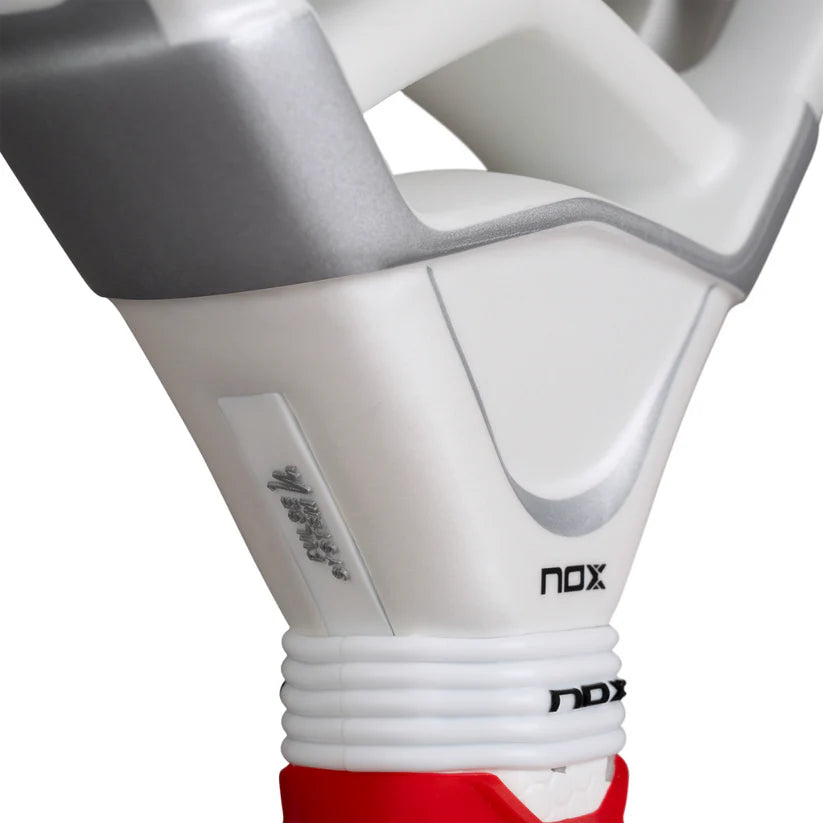 Pala de Padel Nox AT10 Genius Attack 12K Alum XTREM 2026 + Overgrip + Protector