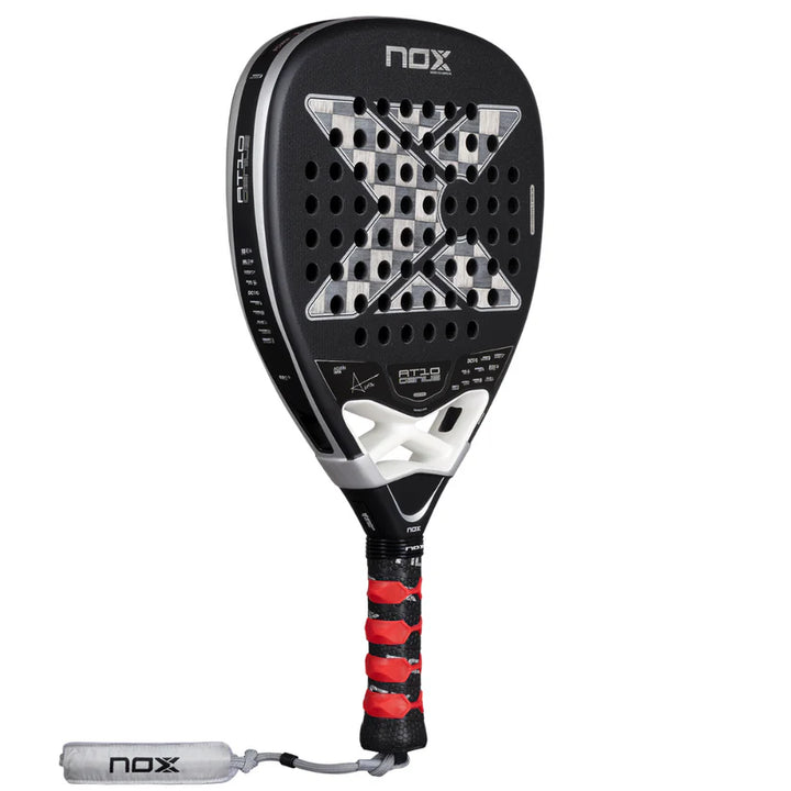 Pala de Padel Nox AT10 Genius Attack 18K Alum 2026 + Overgrip + Protector