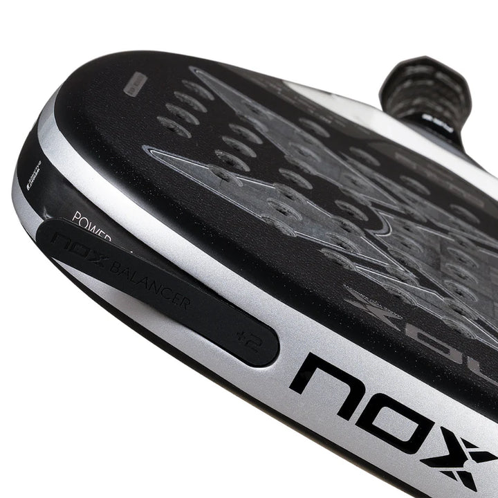 Pala de Padel Nox AT10 Genius Attack 18K Alum 2026 + Overgrip + Protector